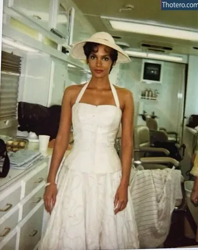 Halle Berry nude 2775295